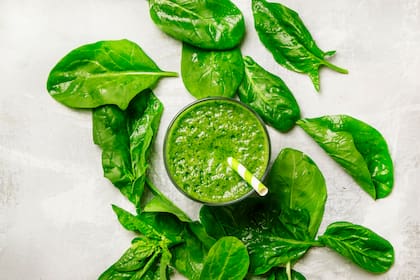 Verduras de hoja verde como la espinaca son ricas en magnesio