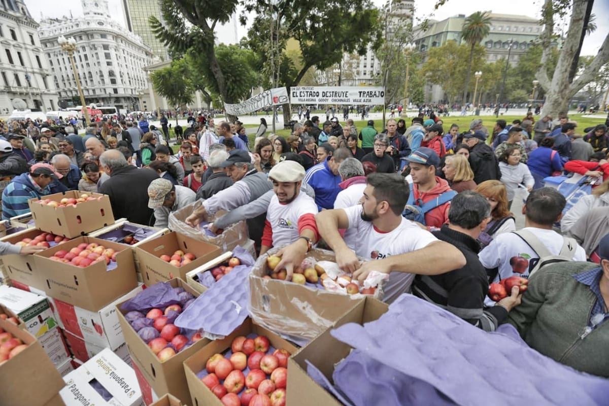 Verdurazo en Plaza de Mayo