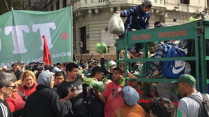 “Verdurazo” en Plaza de Mayo en reclamo de una ley de acceso a la tierra