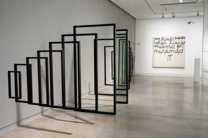 Verificación esquemática, realizada y destruida en 1968 y reconstruida en 1998, exhibida con obra de Federico Manuel Peralta Ramos durante la muestra La paradoja en el centro (2015), en el Museo de Arte Moderno de Buenos Aires