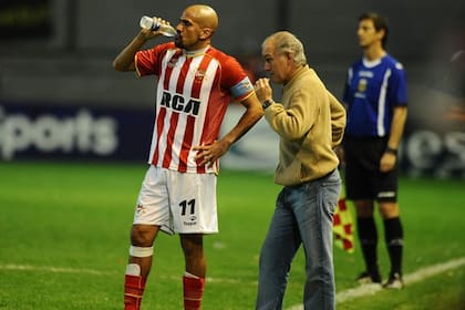 Dos símbolos de Estudiantes: Juan Sebastián Verón y Alejandro Sabella; juntos le dieron a Estudiantes la Copa Libertdores 2009 y estuvieron cerca de llevarse el Mundial de Clubes, pero apareció el Barcelona de Lionel Messi
