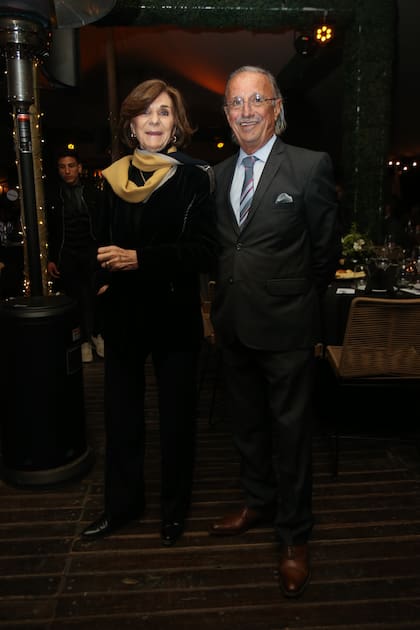 Verónica Devoto de Novillo y Juan Carlos Lucio Godoy, presidente de Río Uruguay Seguros (RUS)