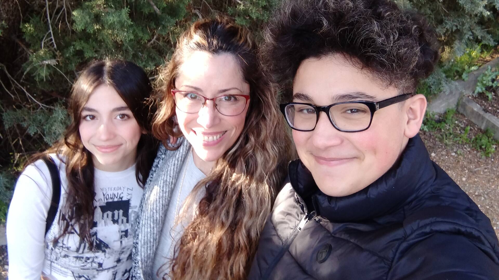 Verónica, junto a sus hijos.