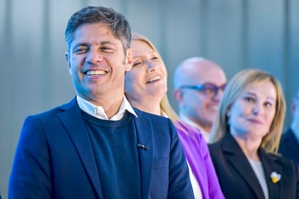 Verónica Magario junto a Axel Kicillof