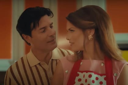 Verónica Schneider y Chayanne protagonizaron el clip de "Baila bachata" (Captura video)