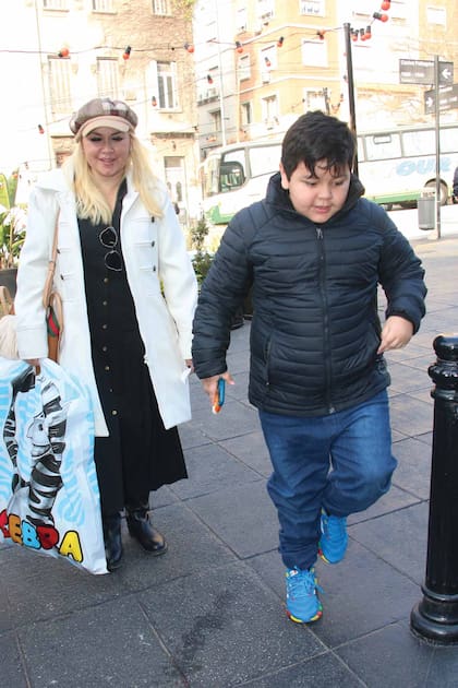 Verónica y Dieguito Fernando llegan al encuentro con Diego Junior