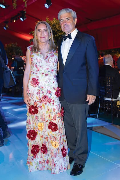 Verónica Zoani y Bill Nutting posaron para ¡HOLA! antes de ocupar su mesa