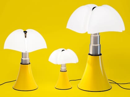 Versión 'pop' de la clásica 'Pipistrello' de Gae Aulenti para Martinelli Luce.
