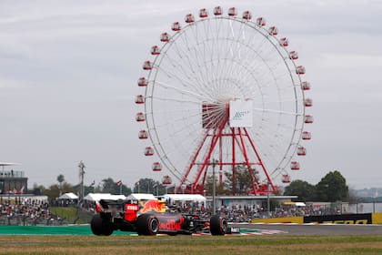 Verstappen, girando el viernes en el circuito de Suzuka. Hoy los autos quedaron guardados.