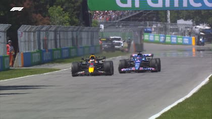 Verstappen sobrepasa a Alonso y de a poco se recupera
