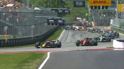 Verstappen y Sainz luchan por la primera posición con mucho dramatismo