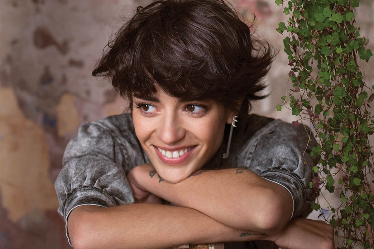 Vestido, Heidi Clair, $18.600. Aro, Crude, $19.590.