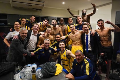 Vestuario feliz: Boca dio el golpe en Santiago y jugará la final de la LNB por segundo año seguido