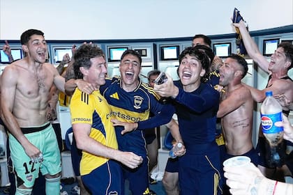 Vestuario ganador: Ubeda celebra el triunfo junto a los goleadores del clásico, Merentiel y Zeballos