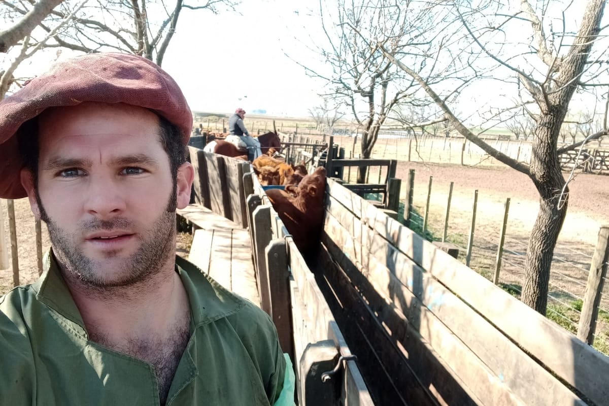 Veterinario de profesión, Kovarsky viene de una familia agropecuaria. Tiene 40 años y vive desde siempre en Trenque Lauquen, provincia de Buenos Aires