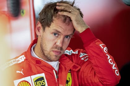 Vettel sufre calvicie y en las redes apuntaron a Ferrari