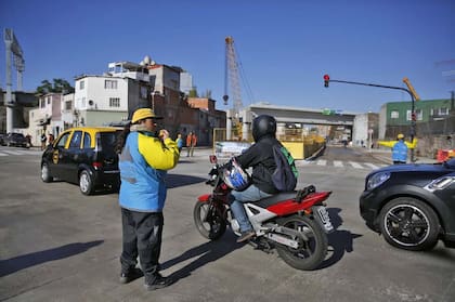 Viaducto del San Martín: reabrieron la avenida Juan B. Justo en su cruce con Córdoba