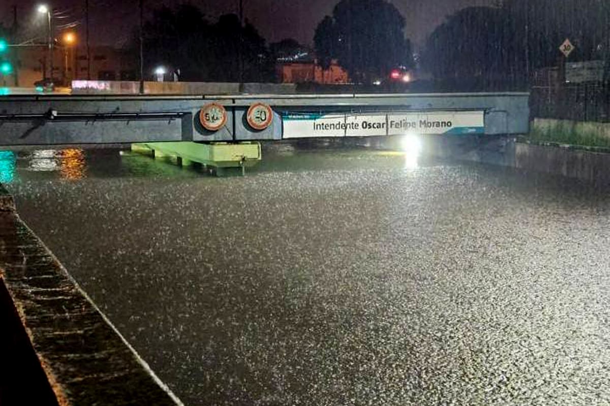 Viaducto inundado en Zárate