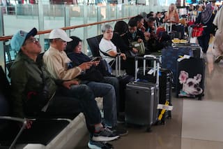 Indonesia cancela vuelos en aeropuerto de Yakarta y otros por erupción de volcán Anak Krakatau