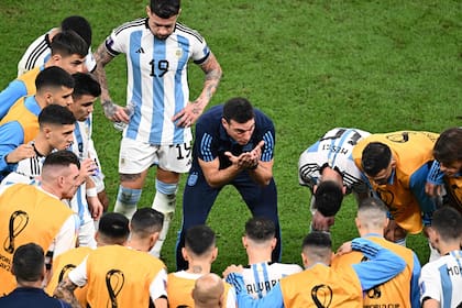 Viaje a la cabeza de los campeones del mundo: cómo prepara mentalmente Argentina la defensa de la conquista en Qatar.