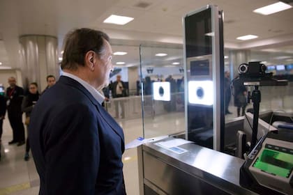Viajeros de Estados Unidos deben someterse a controles de tecnología biométrica