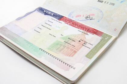 Viajeros de todo el mundo se enfrentan a largos tiempos de espera para solicitar visas de visitante a Estados Unidos