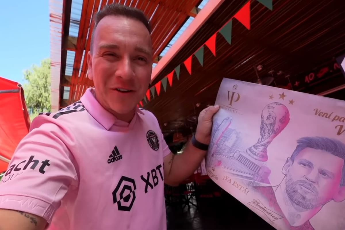 Viajó a Rosario pese a las advertencias y un detalle del restaurante de la familia de Messi lo sorprendió. Captura/YouTube: @oscaralejandro