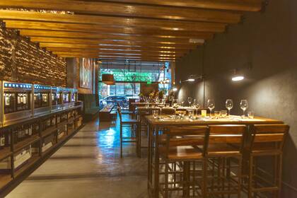 Para las mesas comunitarias, en Vico Wine Bar creen que una opción es ponerles paneles divisorios