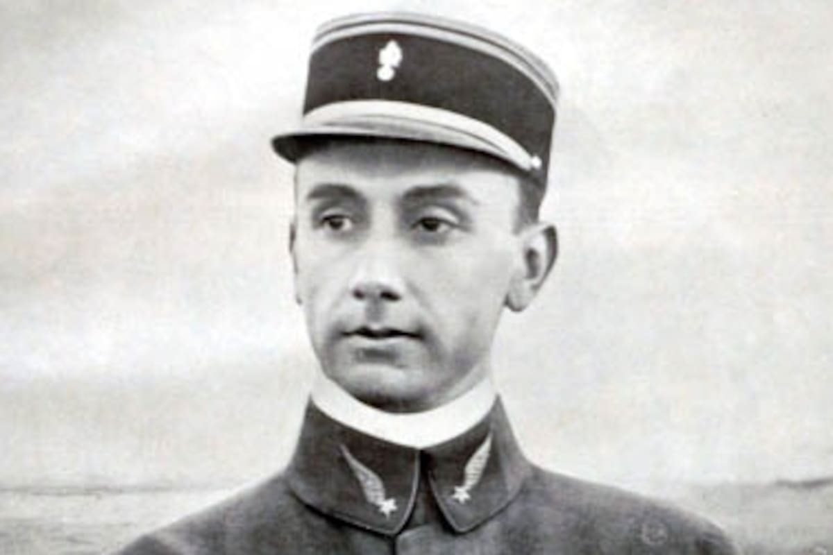Vicente Almandos Almonacid vistiendo el uniforme de la Aéronautique Militaire