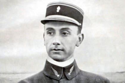 Vicente Almandos Almonacid vistiendo el uniforme de la Aéronautique Militaire