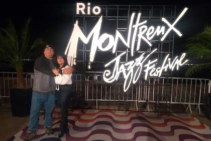 Vicente, junto a su mujer.