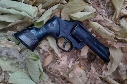 Vicente López: llevó a su hijo a una peluquería e intentó robarse la recaudación con un arma de juguete