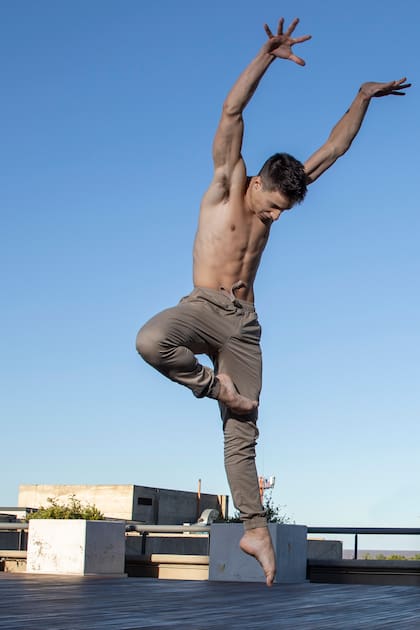 Vicente Manzoni, que está terminando el Taller de Danza Contemporánea del Teatro San Martín, este año fue becado para un programa intensivo de verano en la prestigiosa NDT de Holanda