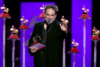 Vicentico al aceptar su Latin Grammy 2021