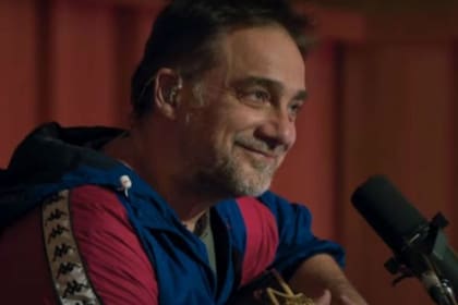 Vicentico en el sentido homenaje a una profesional de la salud