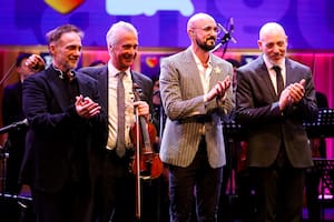 Cómo fue la apertura del Festival y Mundial 2026, que inauguraron Vicentico y Abel Pintos
