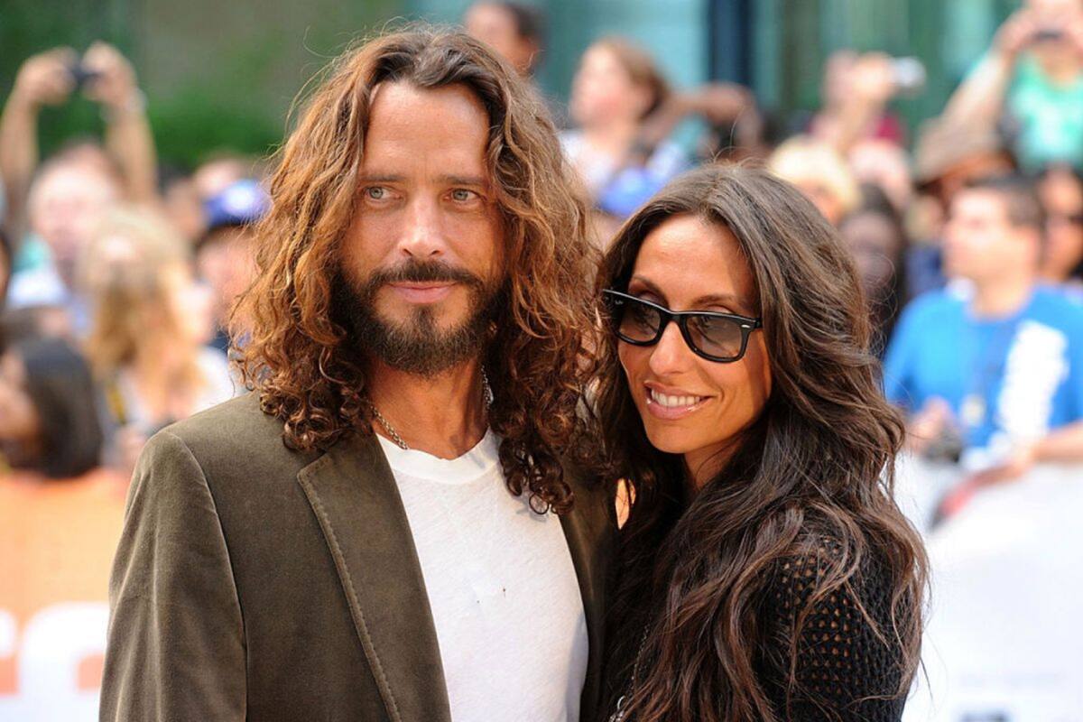 Vicky Cornell mostró una carta que Chris Cornell le escribió a mano años atrás y habló de cómo la familia mantiene vivo el recuerdo del músico