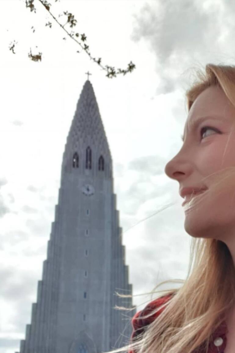 Vicky Demarret en Islandia, donde vive y juega al hockey