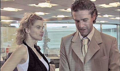 Leticia Brédice, junto a Leonardo Sbaraglia, décadas atrás, en una miniserie de la serie Impostores