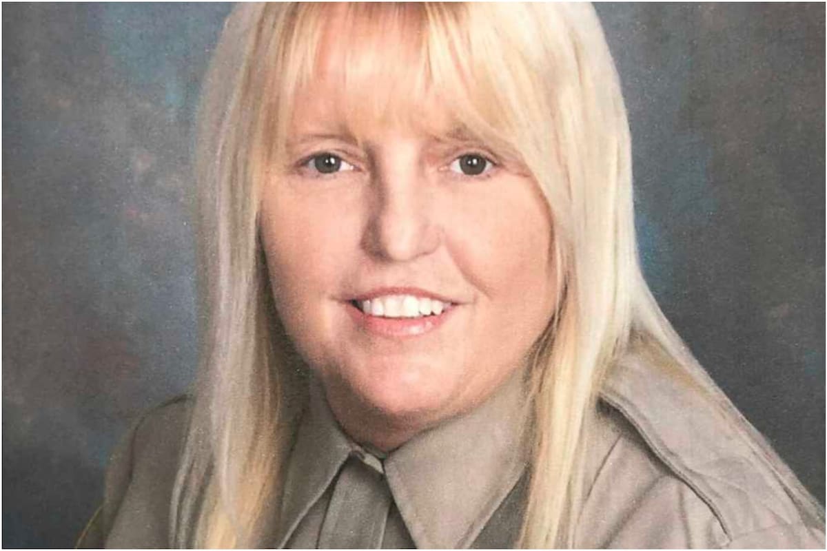 Vicky White habría llamado al 911 durante la persecución policial en Indiana, después de ser cómplice del preso Casey White para escapar de una cárcel en Alabama, donde pagaba una pena de 75 años por asesinato.