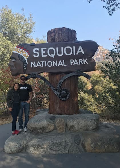 Vicky y Gavito en el Sequoia National Park.