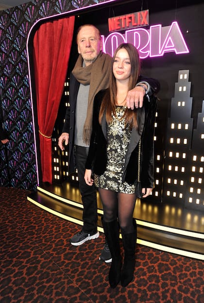 Víctor Bo junto a su nieta Thea Garat, la actriz que interpreta a Sofía Gala de adolescente