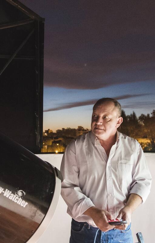 Víctor Buso, aficionado a la astronomía, registró desde su terraza el nacimiento de una supernova y logró el reconocimiento mundial