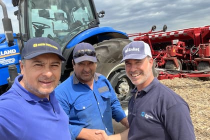 Víctor Correa, administrador; Alejandro Monzón, encargado, y Gustavo Blanco, asesor agronómico