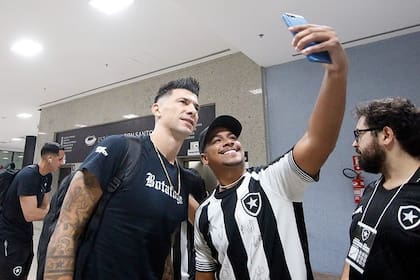 Víctor Cuesta, exdefensor de Arsenal, Huracán e Independiente, es un bastión de la zaga de Botafogo
