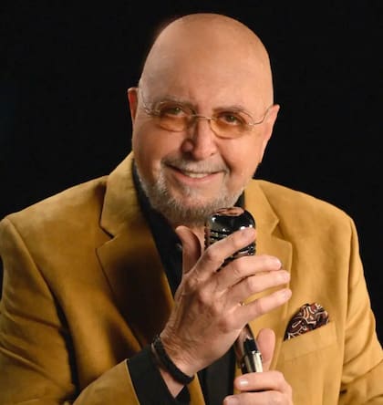 Víctor Daniel compositor de "La vida es un carnaval" se inspiró en el atentado a la AMIA en Argentina de 1994 (Archivo)