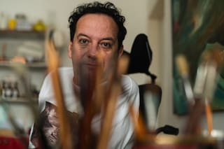 Tiene ELA y tendió un puente entre la creatividad, las barreras físicas y el lienzo