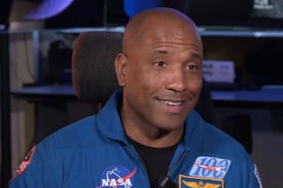 Victor Glover, piloto del Artemis II: “La vida en Orión era íntima, éramos un solo organismo”