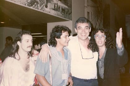 Víctor Heredia, Verónica Castro, Ricardo Montaner y más celebridades despidieron desde las redes sociales al cantautor, que murió hoy a los 79 años