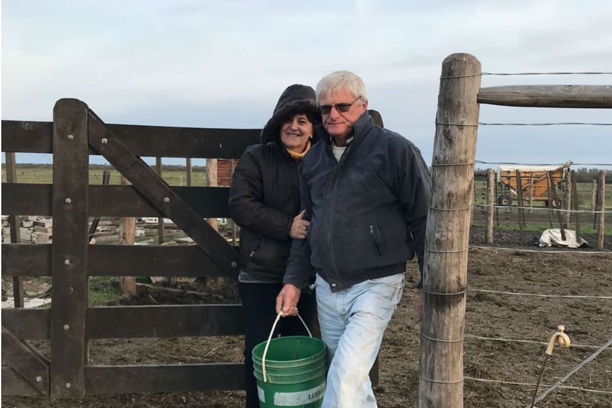 Víctor Manucci junto a su mujer Estela en el campo